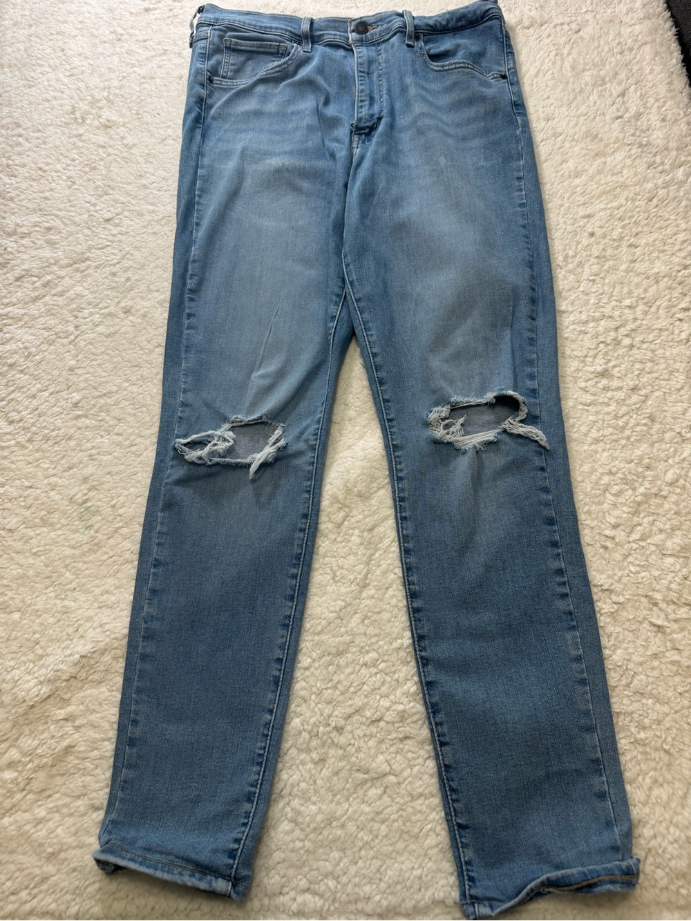 Levi's Women's Light Blue Skinny Jeans with Distressed Knees